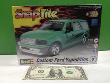 Revell SnapTite Cutstom Ford Expedition 1:25 Scale Model Car Kit New Sealed Box