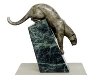 Traumhafte TIER Bronze "Herab schleichender Panther vor dem Angriff", signiert