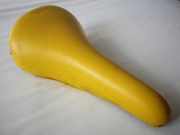 Kultsattel gelber Selle Italia Turbo Bernard Hinault in Berlin Super