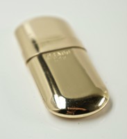 Nostalgisches Benzinfeuerzeug in gutem gebrauchten Erhaltungszustand.     (F21)