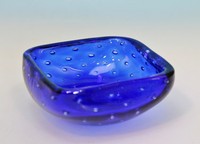 Murano sign. Venini blaue Schale mit regelmäßigen Luftblasen, runder Ätzstempel