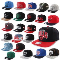 MITCHELL & NESS AND SNAPBACK CAP CHICAGO BULLS NETS KINGS CELTICS MAGIC HEAT UVM