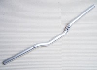 LENKER XLC RISER BAR HB-M04 25,4 MM 630 MM BREIT 30 MM RISE 9 GRAD MATT SILBER