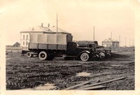 LKW russ. GAZ vor Quartier in Pskow / Pleskau Ostfront Russland