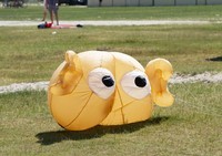 Bodenwindspiel: "Arsch mit Ohren"