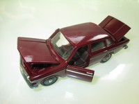 Volvo 144 in burgund rot rouge roja rosso burgundy red, Tekno in 1:43 boxed!