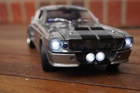 1967 FORD MUSTANG GT 500 SHELBY ELEANOR MIT LED-BELEUCHTUNG(XENON) 1:18