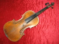 Interessante, sehr alte 4/4 Geige zur grundlegenden Überarbeitung
