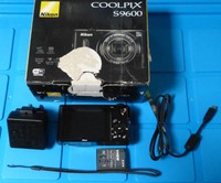 Nikon COOLPIX S9600 16,0 MP Digitalkamera - Schwarz