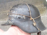 original Helm Stahlhelm WH M 42  mit Beschriftung 1945