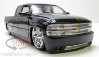 JADATOYS 63110-9 Chevrolet Silverado 2002 DUB City Lowrider schwarz Spinner 1:18