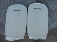 EWTO Wing Tsun Schienbeinschutz, Weiß (Paar), Größe M