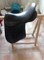 Stübben Dressursattel 18" -mittlere Kammer-
