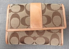 coach wallets tri-fold
