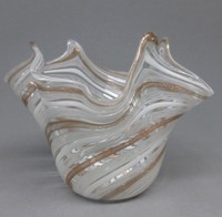 Murano Glas Fazzoletto Vase, weisse und goldene Glasfäden, wohl 50er Jahre