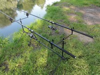 Karpfen Angelset   2 Ruten 3,60m 2 Freilaufrollen 1 Rod Pod 2 Bissanzeiger 