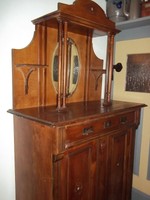 altes Vertiko mit Aufsatz-ovaler Facettenspiegel