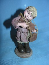 Sarahs Attic Resin Figurine Annie Playing Fiddle #592/1992