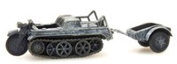 Artitec 1/87: 387.250 Sd.Kfz. 2 NSU Kettenkrad, grau, Winter, mit Anhänger