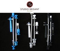 Abschließbare Spannachsen + Sattelstützenklemmung in silber + schwarz  