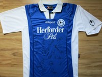 Arminia Bielefeld "uhlsport" Trikot Herforder Pils mit orig. Autogrammen Selten 