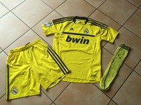 ***Mega Fanpaket Real Madrid adidas Shirt,Hose und Socken Gr. 152***Schau mal