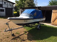 Klein-Boot mit Trailer