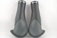 Velo "Attune" Fahrrad Griffe  schwarz  grau 135mm Ergogel D3 BAR Screw-On Grip