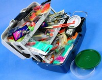 gut ausgestattete ANGLERGERÄTEKISTE angelbox + 62-teiliges Zubehör-Set 
