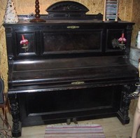 Antikes Klavier Biese von 1872 schöne Verzierungen Muschelaufsatz