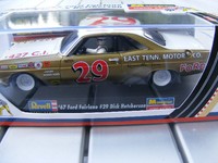 REVELL 4836  '67 Ford Fairlane 29 Dick Hutcherson 