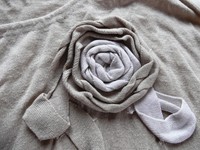 SCHUMACHER Top 55% Seide L/42 creme beige Blütenapplikation weiß ärmellos 