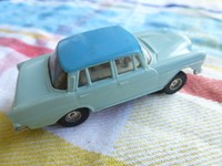 Faller elektrische Autobahn, Mercedes 200 mit Blockmotor