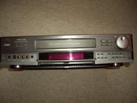 JVC S-VHS Videorecorder; sehr gepflegt; Jog-Shuttle; incl. 4 Fernbedienungen !