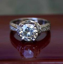 Round solitaire engagement ring enhancers