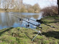 Karpfen Angelset Karpfenset  2 Ruten Rollen Bissanzeiger 1 x Rod Pod mit Tasche