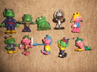 Kellerfund !  Konvolut von 10 älteren z.T. seltenen " SNIKS " Figuren  Ansehen !