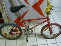 Altes BMX Fahrrad in rot