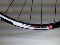 Vorderrad mit Shimano Deore Disc Nabe Mach1 Neo Felge schwarz 26"