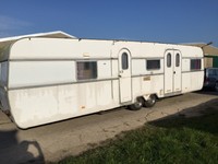 Riesiger Wohnwagen Kipp. 8,80m x 2,47 m/ 8Schlafplätze) 3 zimmer/ küche 1,92to