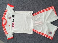 FC Bayern Trikot 2012 /2013 Away mit Hose Orginal Adidas kaum getragen wie neu