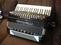 Akkordeon Crucianelli Italien 120 Bass a mano?