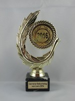 Geschenk-Pokal "Ehrenkranz" mit Wunschgravur (Geburtstag, Weihnachten etc.)