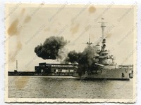 Foto, Schlachtschiff, „Schleswig-Holstein“, 1. Salve auf Halbinsel Hela, (N)1017