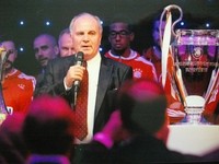FC Bayern München Hoeness 1.FCN Echtfoto VfB Stuttgart DFB VfL Bochum BVb 09 HSV