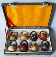 8 x Miniatur Kanne Krug Keramik China chinesisch in Schmuckkarton Handarbeit