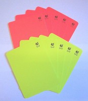 Schiedsrichter - Karten, 5 x Neongelb + 5 x Neonrot, mit Aufdruck "b+d" 2.Wahl