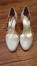 Vintage Ellen Tracy "Gabriel" T-strap leather size 7 1/2 shoes