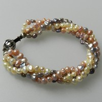 Sehr schönes 4 reihiges Perlen - Armband mit 585er Weissgold Verschluss - S4900