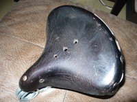  Alter-Fahrrad-Hilfsmotor-Leder-Sattel-Oldtimer  Lepper - Primus  